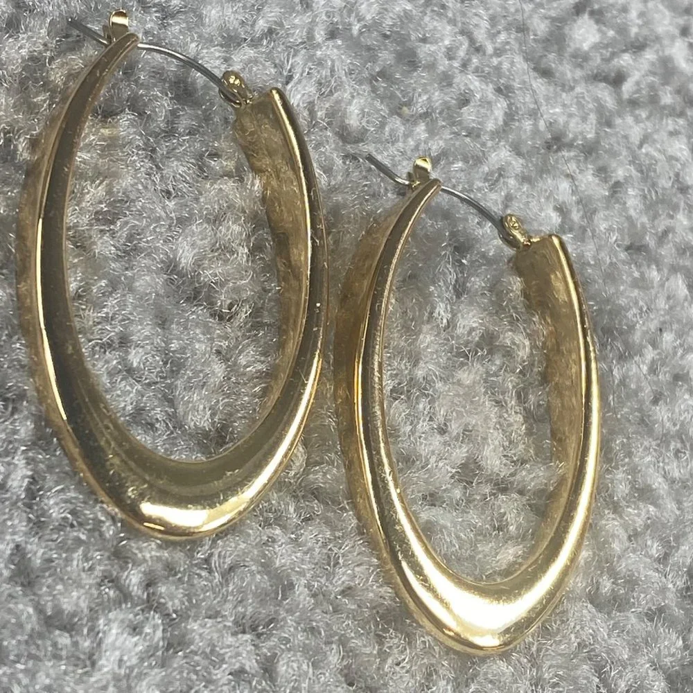 Oval Hoop Earrings Pierced Gold Tone Puffed Hinged Latch Back Click Closure - Picture 10 of 16